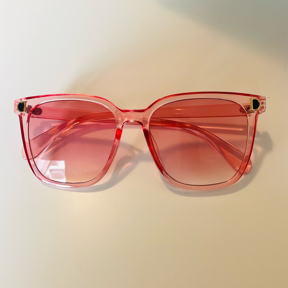 D for Diva sunglasses , Color - Pink
